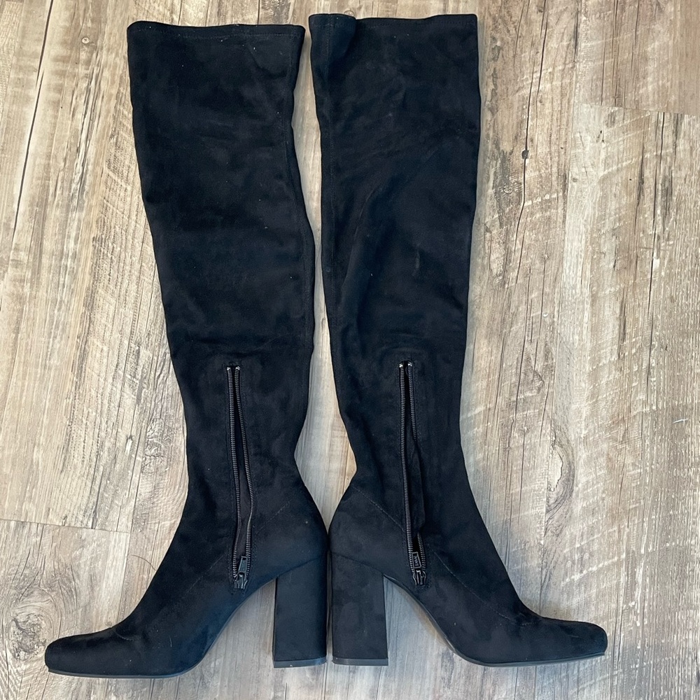 Over the knee boots with zipper